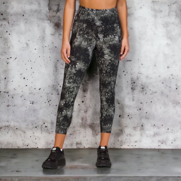 NWT Lululemon Fast and Free High-Rise Crop 23